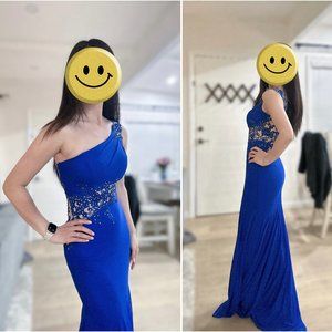 One Shoulder Mermaid gown with pearl decors on waist line and back.